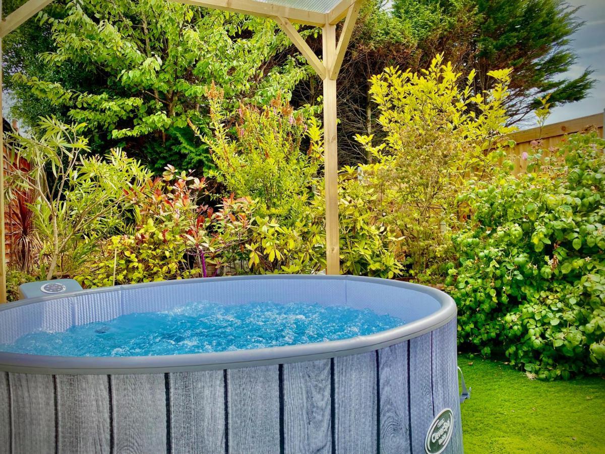 Remarkable 3-Bed Hot Tub House In Blackpool Kültér fotó