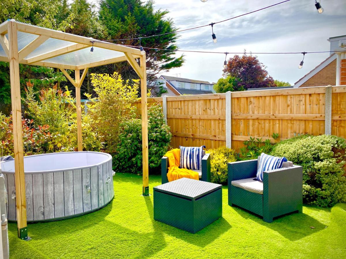 Remarkable 3-Bed Hot Tub House In Blackpool Kültér fotó