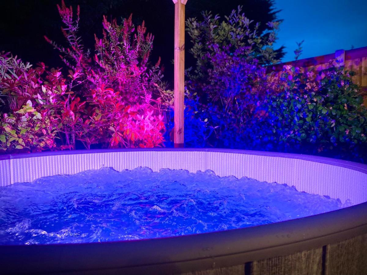 Remarkable 3-Bed Hot Tub House In Blackpool Kültér fotó